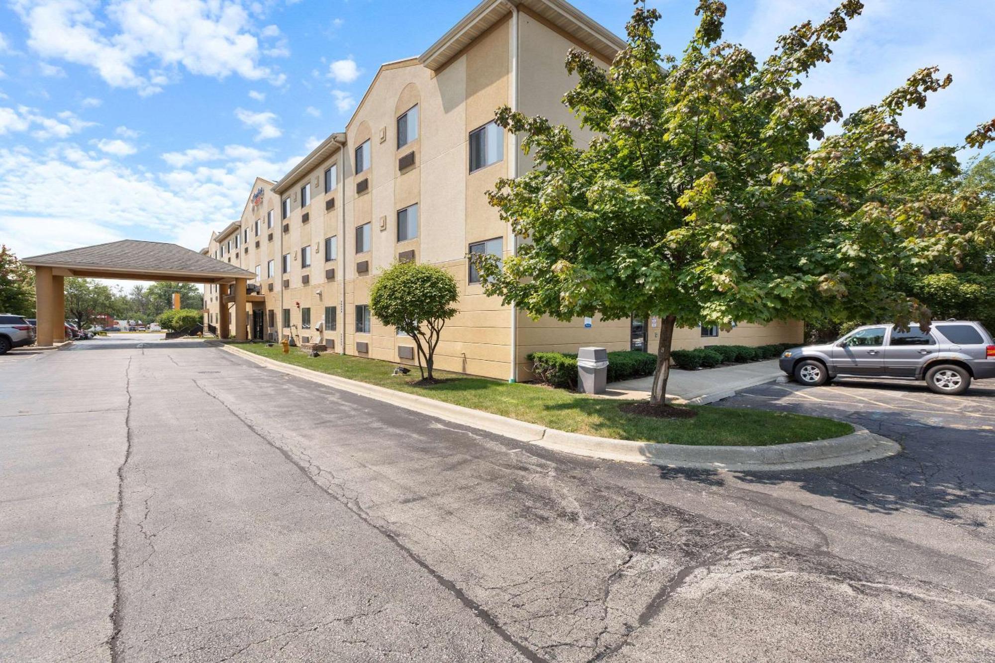 Comfort Suites Lombard - Addison Bagian luar foto